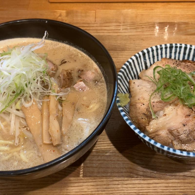大盛り味噌ラーメンチャーシュー丼(初志貫徹 )
