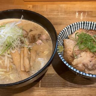 大盛り味噌ラーメンチャーシュー丼(初志貫徹 )