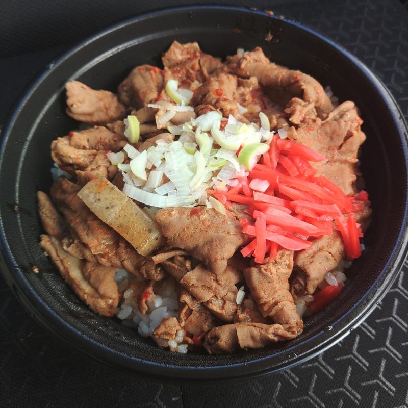 赤もつ煮丼　中(からあげ専門 まつむら商店 前沢店)