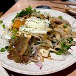 キノコとかぼちゃのバターサラダ(大衆酒場 治兵衛 名古屋駅店)
