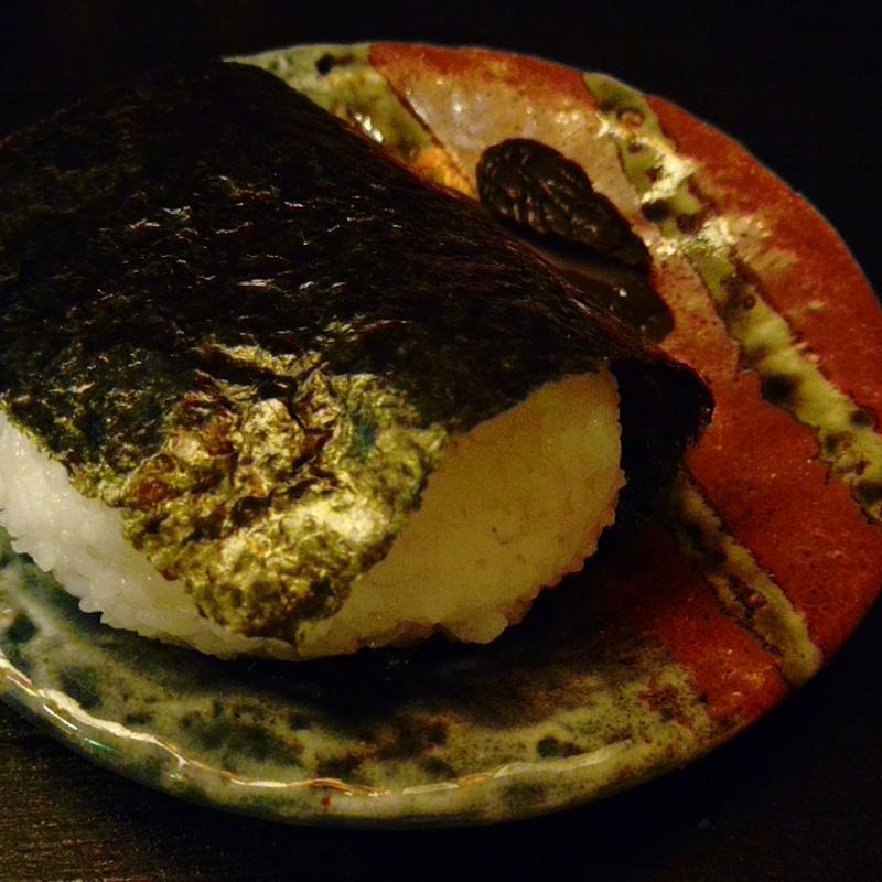 スジコおにぎり(土紋 （どもん）)