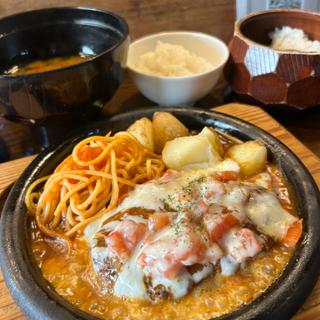 ぎんランチ(トマト&チーズのはんばあぐ)(はんばあぐ處 ぎんごんちゃん。 四日市店)