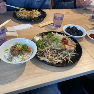 汁無し台湾らーめん+餃子セット(餃子4個、ミニライス)(金まる餃子)