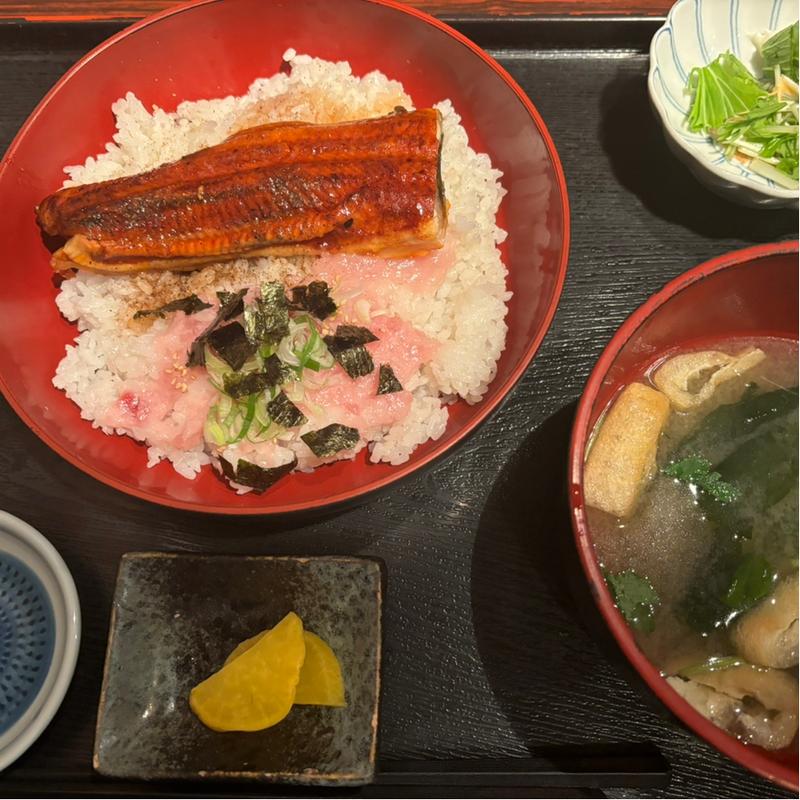 うなぎとネギトロ丼(けむり屋 牛ぉ～鳥こう)