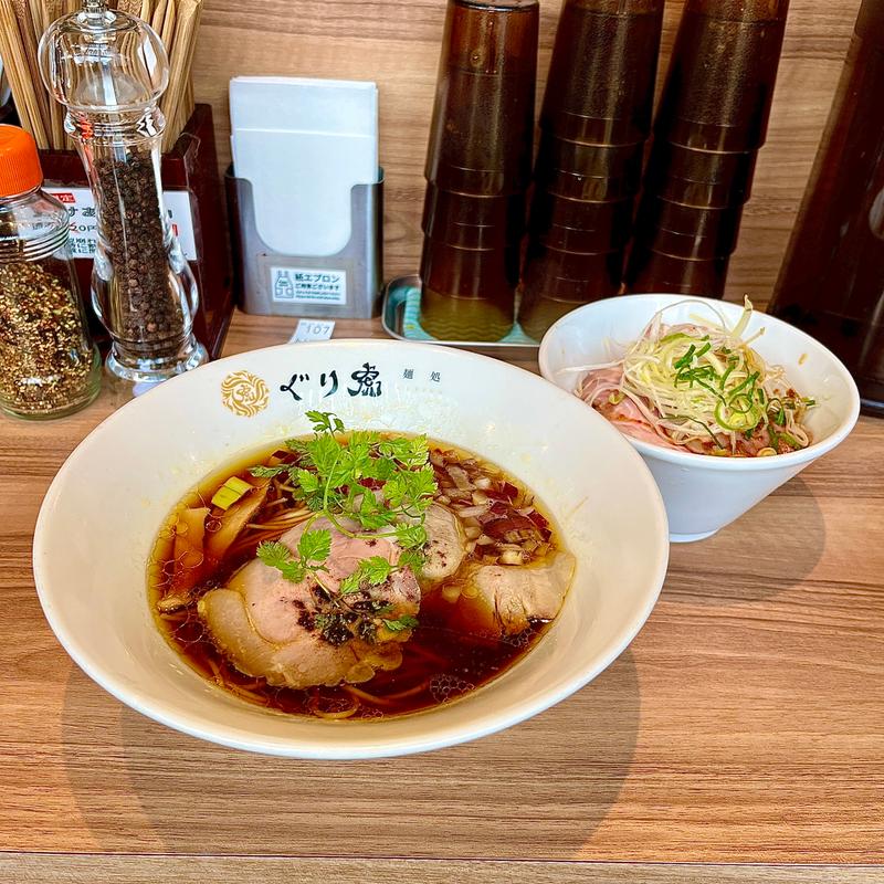 黒トリュフ香る醤油ラーメンとレアチャーシュー丼(麺処　ぐり虎　名古屋栄店)