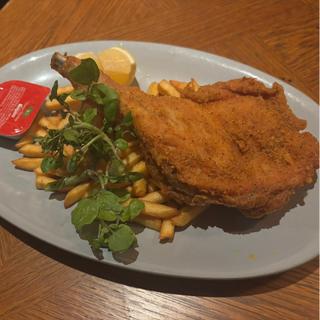 オリジナル骨付きフライドチキン(QUAYS pacific grill(キーズ パシフィック グリル))