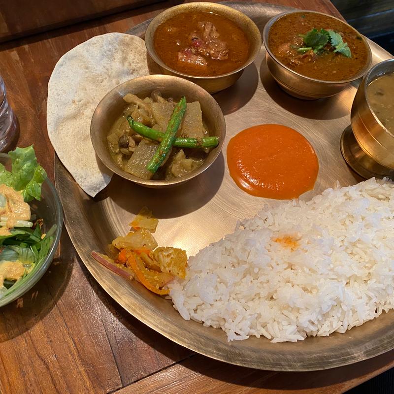 Asetダルバードダブル（カレー2種、チキン+ククラ）(ネパリコ)