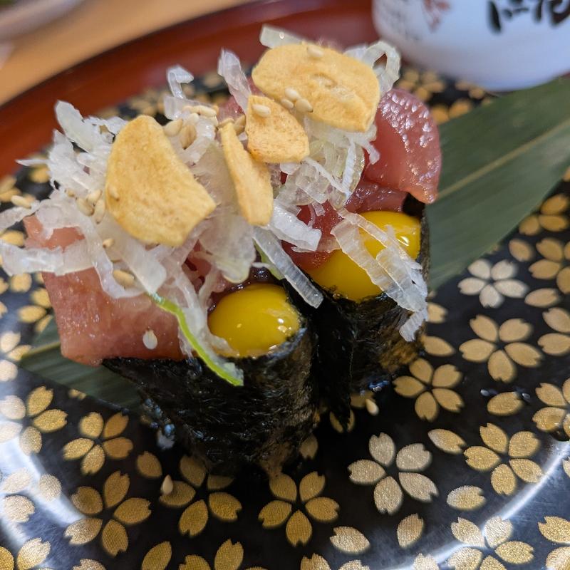 まぐろユッケうずらのせ(うまい一丸鮨 本荘店 （一丸鮨）)