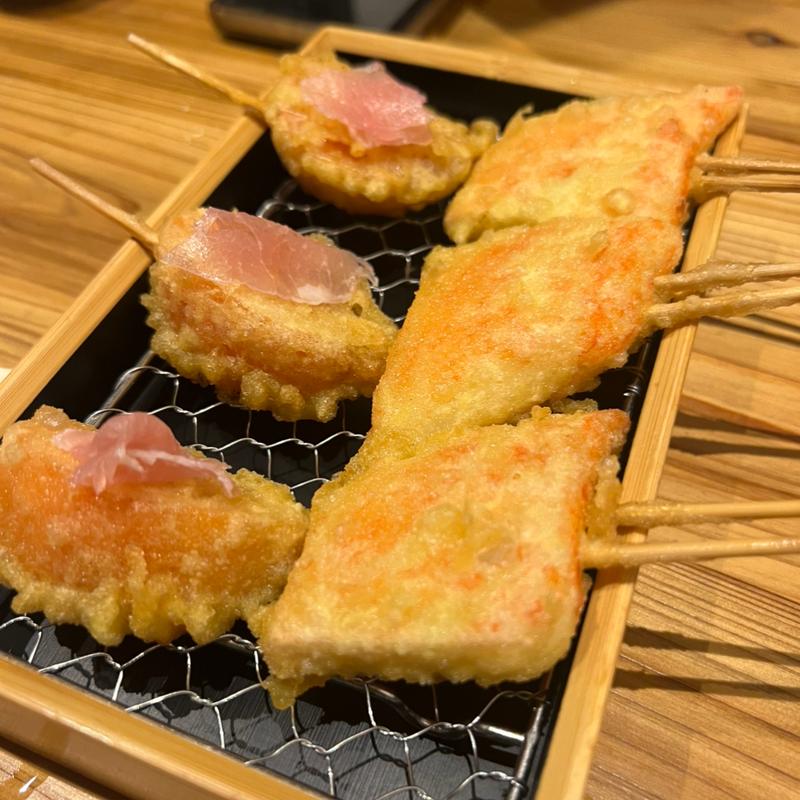イチジク＋サーモンの天ぷら串(串の天ぷら屋 ツキイチ)