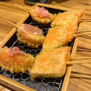 イチジク＋サーモンの天ぷら串(串の天ぷら屋 ツキイチ)