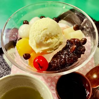 クリームあんみつ（お茶付き）(喫茶セブン)