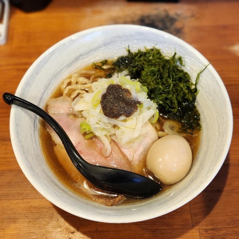 醤油らぁ麺 並 あまくち煮玉子(イ袋ワシづかみ)