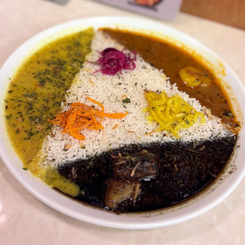 CURRY 3TYPES（ポークビンダルー・海老とココナッツのカリー・ダル＋あおさ海苔）(Spice Theater 渋谷)