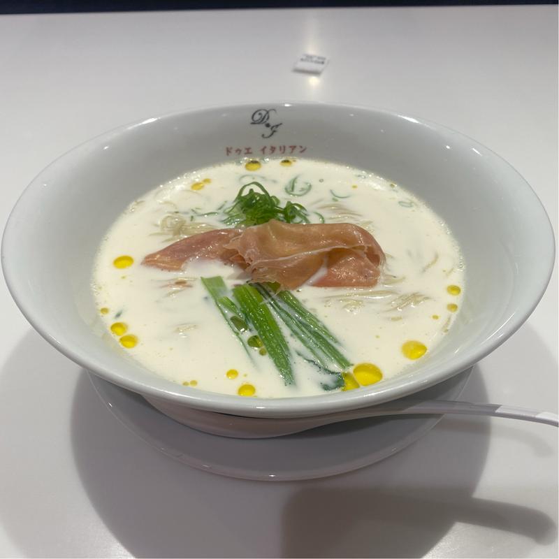 聖夜のホワイトらぁ麺(​ドゥエイタリアン 名古屋)