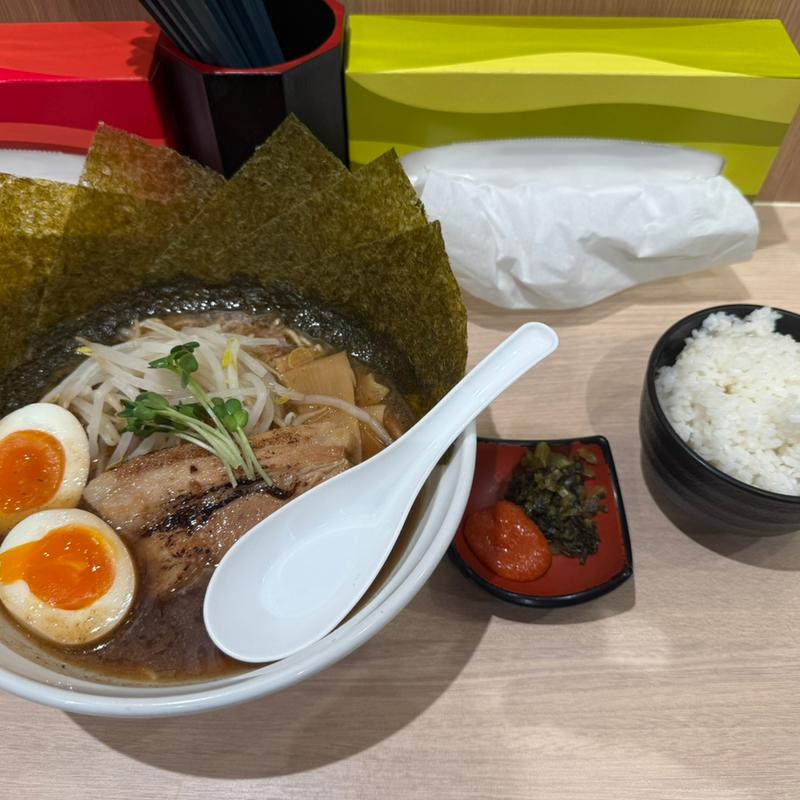 淡麗アゴだしラーメン(真正博多家系ラーメン松本家)