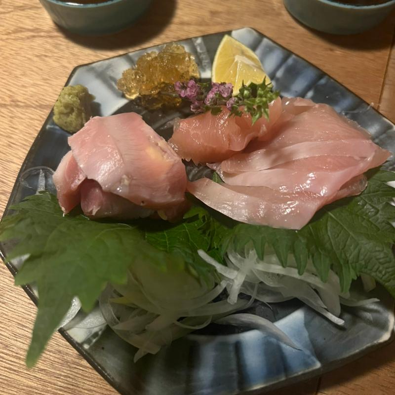 鶏刺し(焼鳥&wine 鳥八)