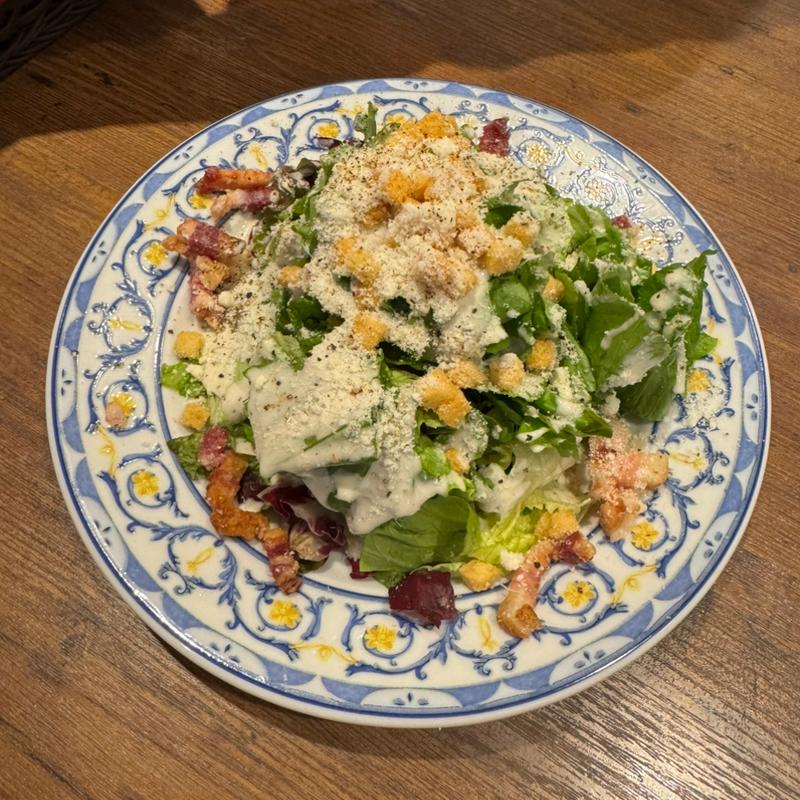 イベリコベーコンのシーザーサラダ(スペイン料理＆ワイン パエリア専門店 ミゲルフアニ 東京スカイツリータウン・ソラマチ)