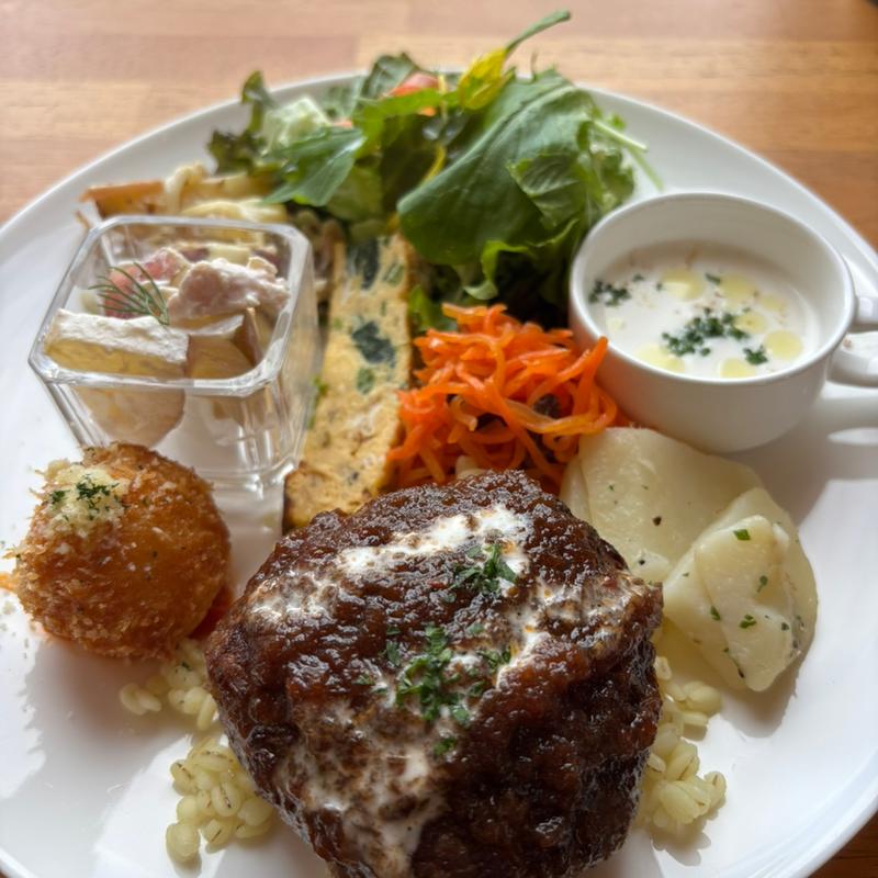 gramのD eliとグレイビーソースのハンバーグ(All Day Dining gram)