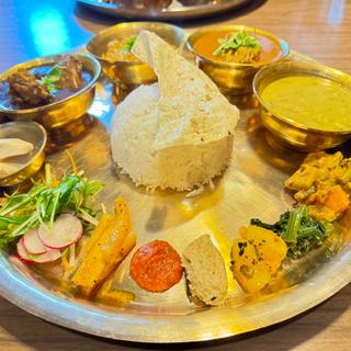 （ランチメニュー）チキン＋週替り＋ヤギ(LOVE NEPAL)
