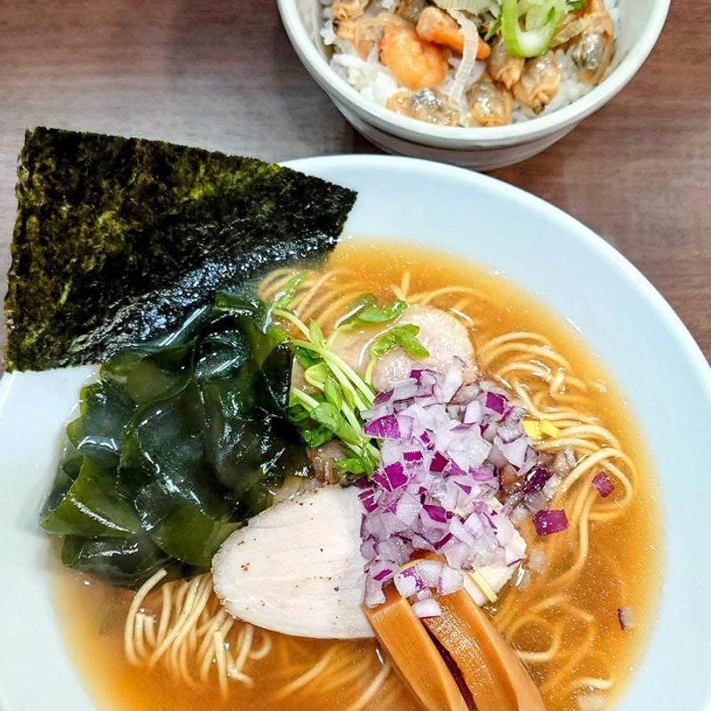 貝出汁3種の淡麗ラーメン 浅利と海老のご飯(煮干し中華そば 山形屋)