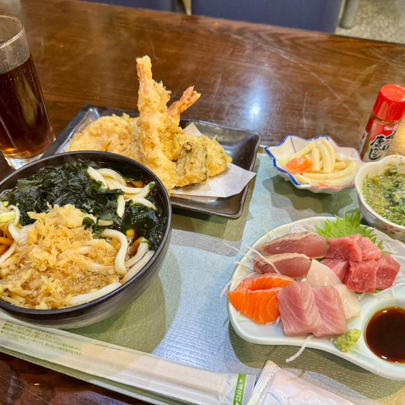 たぬきうどん＋天ぷら＋お刺身(天治)