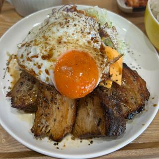 チャーシューエッグ定食