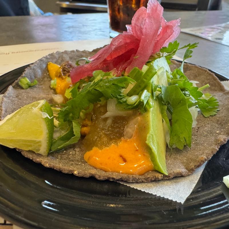 ビーフアボカドチーズタコス(tacos trap' (タコス・トラップ) 新宿御苑店)