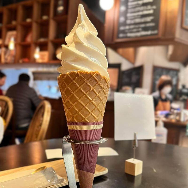 磯沼牧場ミルクの黄金律ソフトクリーム(BASEL イオンモール多摩平の森店)