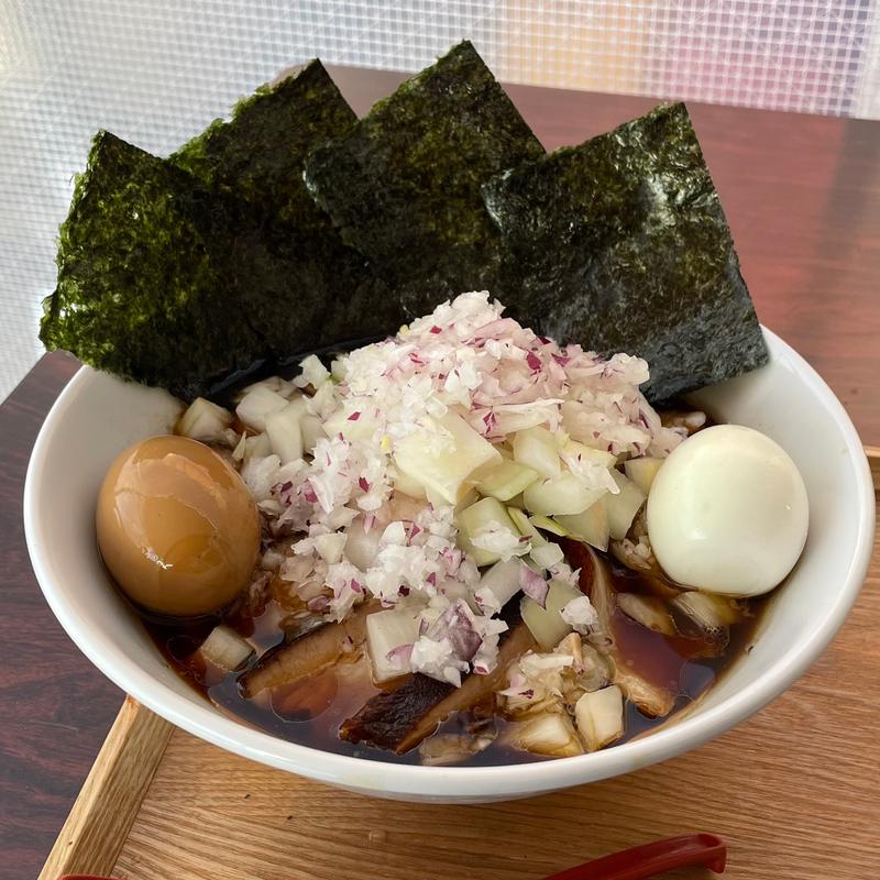 炙りチャーシューメン＋無料茹で卵(市川ブラックラーメン 林遊船)