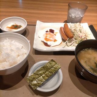 エッグ&ウィンナー定食(やよい軒 渋谷新南口店)