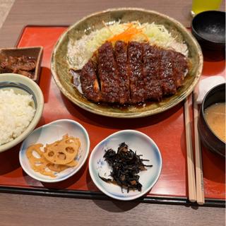 ロースとんかつ定食