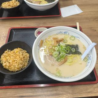 とんこつラーメン(福しん 浅草ROX前店)