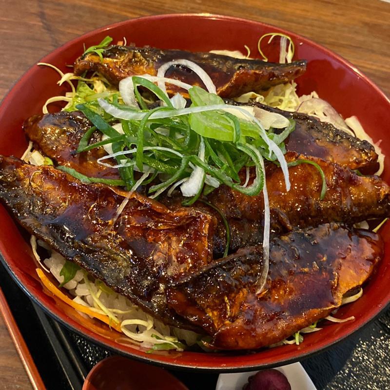 さば蒲焼き丼(源七 くろとり食堂)