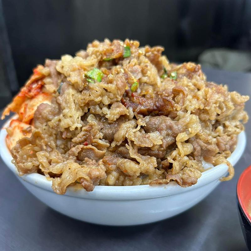 カルビ丼 特(焼肉 白頭山)