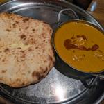 チーズナンとバターチキンカレー（辛口）(虎ノ門ビストロ BBQ アジアナ)