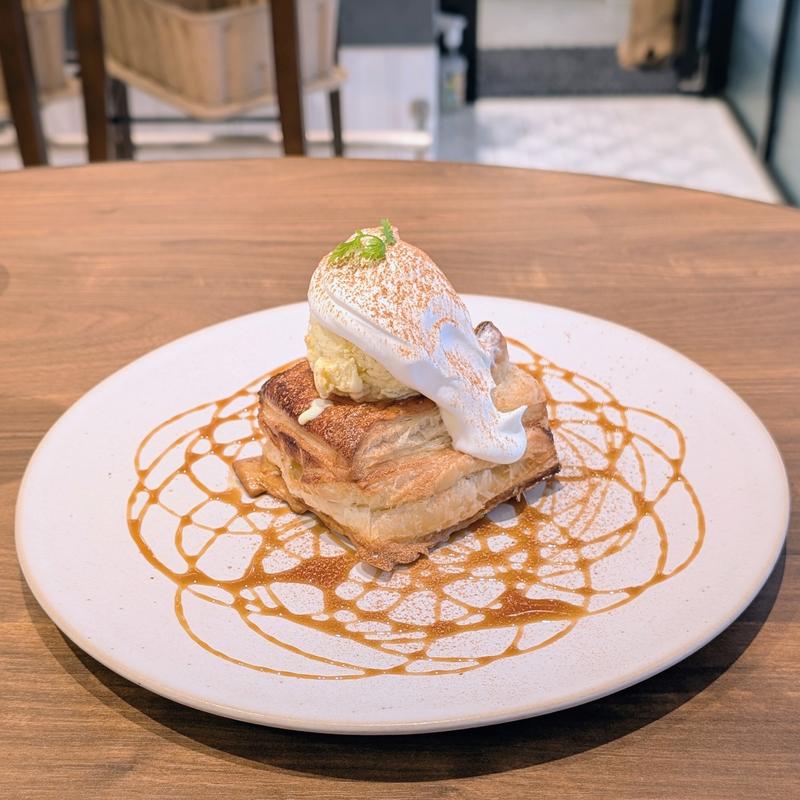 焼きたてアップルパイ(cafe to bar With (カフェとバー ウィズ))