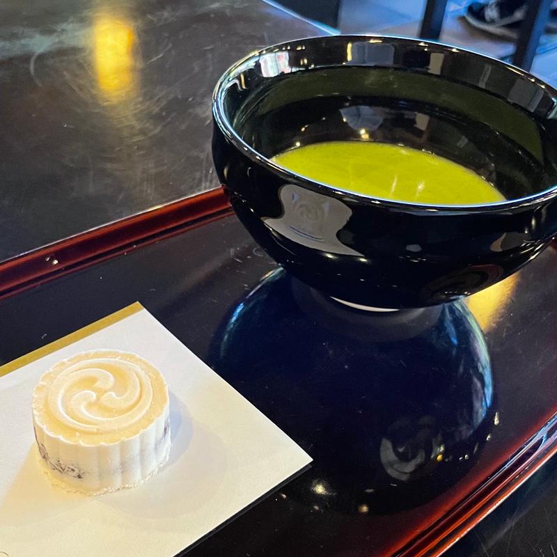 抹茶と生落雁(和楽亭 （ワラクテイ）)