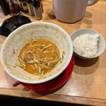 汁無し担々麺 生玉子と小ライス付き(こてつ家)