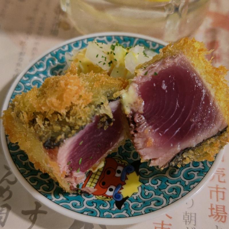 レアかつお藁焼きフライ(魚と酒はなたれ 野毛本店)