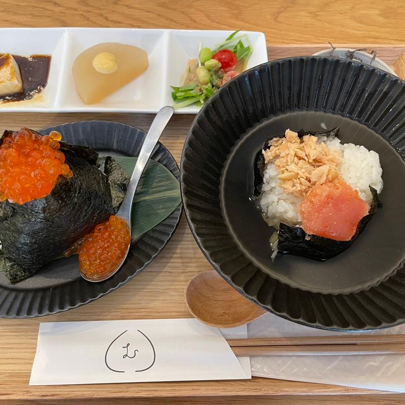 おにぎり1個+鮭と明太子のお茶漬け+副菜(つつむ)