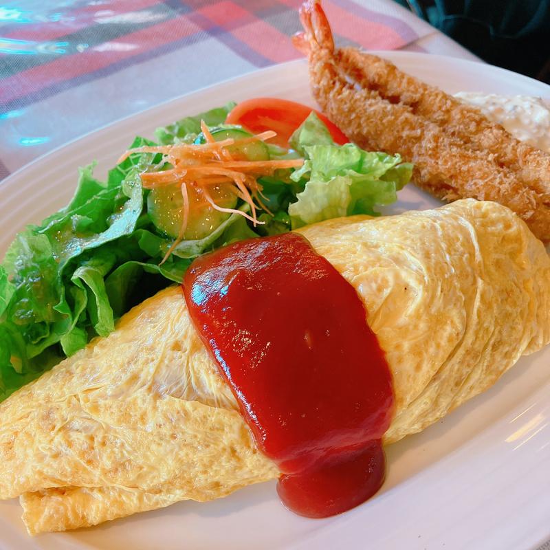 オムライスとエビフライ(山手ロシュ)