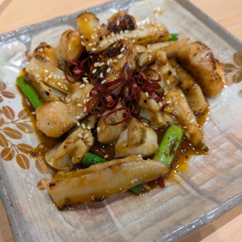 ぼんじりと軟骨の辛味噌炒め(庄内鮮魚と炭火焼鳥 アヤメザカ)