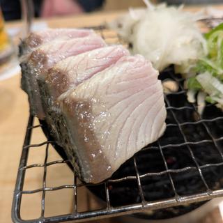 氷見の寒ぶり わらたたき(庄内鮮魚と炭火焼鳥 アヤメザカ)