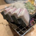 氷見の寒ぶり わらたたき(庄内鮮魚と炭火焼鳥 アヤメザカ)