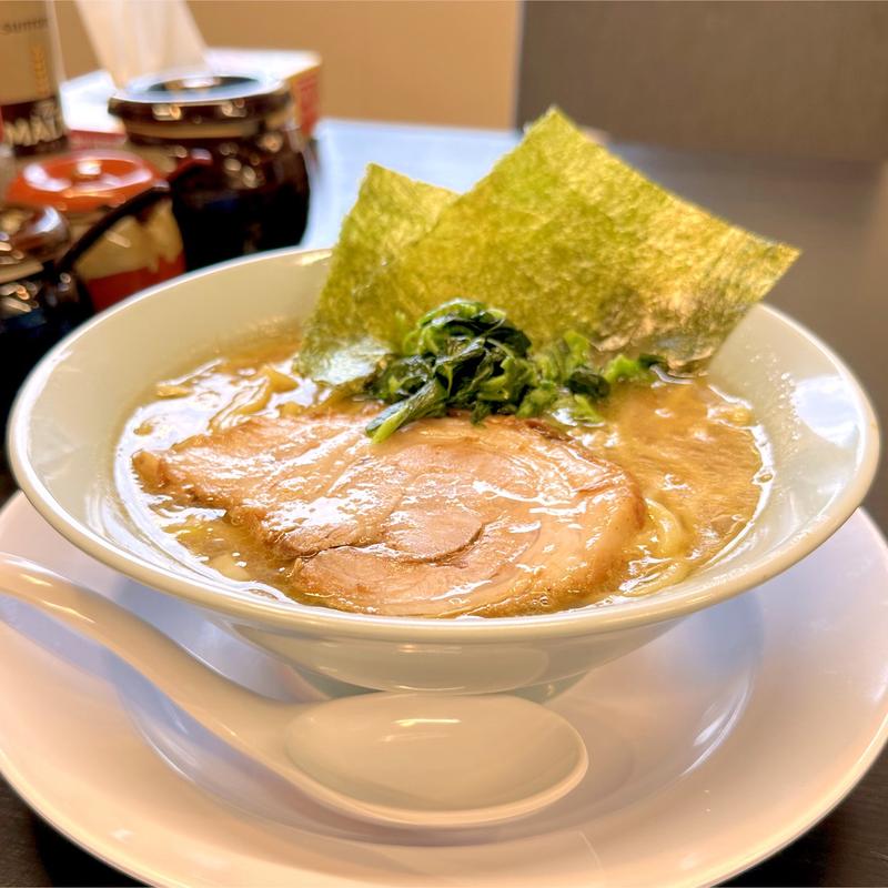 豚骨醤油ラーメン(家系ラーメン わっちん)