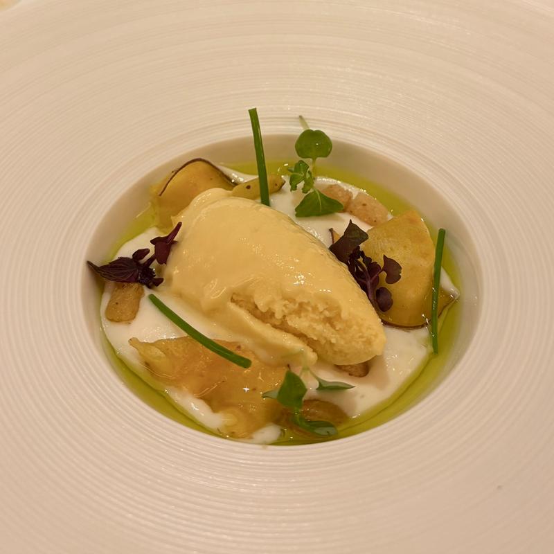 長崎県産安納芋のグラス 燻香風味のエスプーマ(レストランひらまつ 博多)