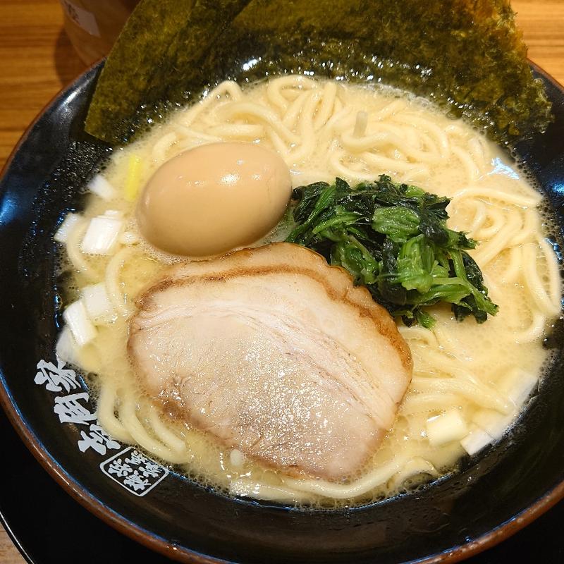 家系ラーメン(壱角家 柏東口店)