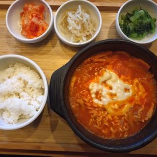 ブデチゲ(韓国料理 けいけい飯田橋駅店)
