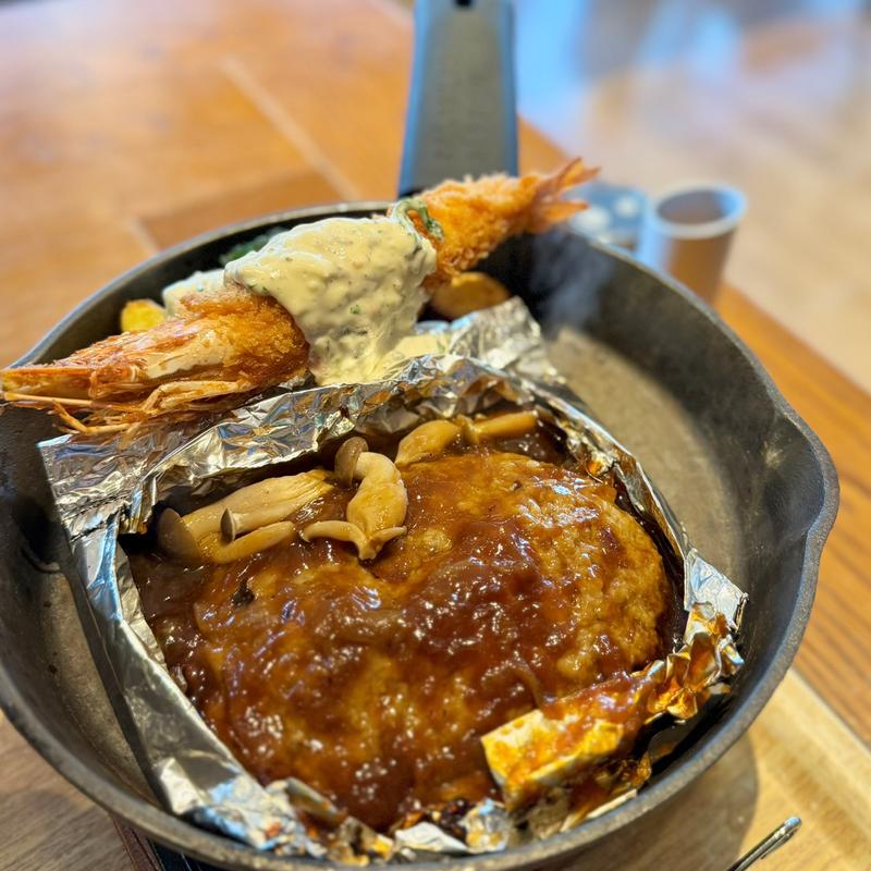 信州産牛肉入り包み焼きハンバーグ&有頭エビフライ(上高地あずさ珈琲 藤井寺店)