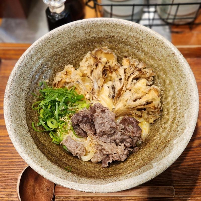 肉まいたけ天かまたま(踊るうどん 梅田店)